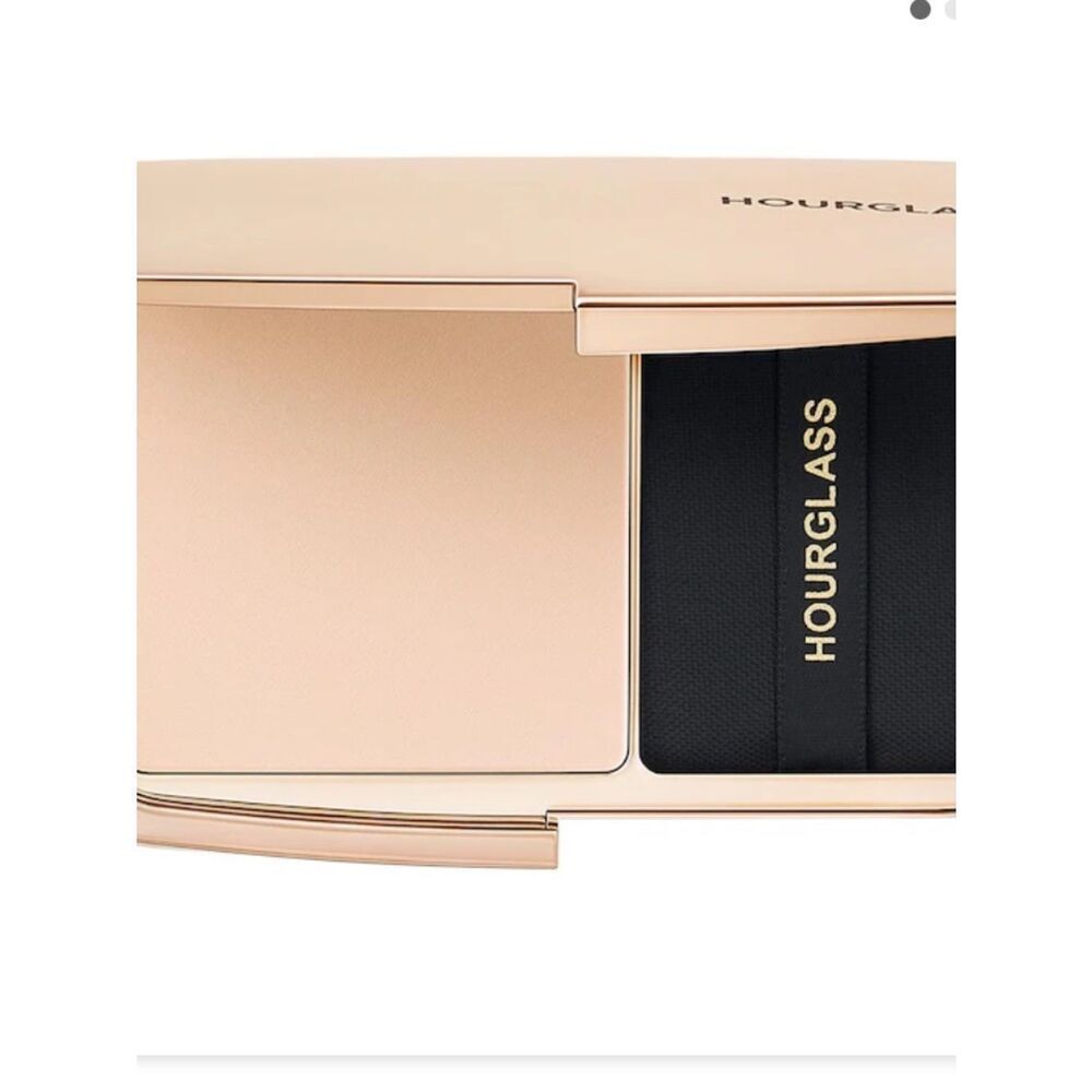 Hourglass
Vanish Airbrush Pressed Powder